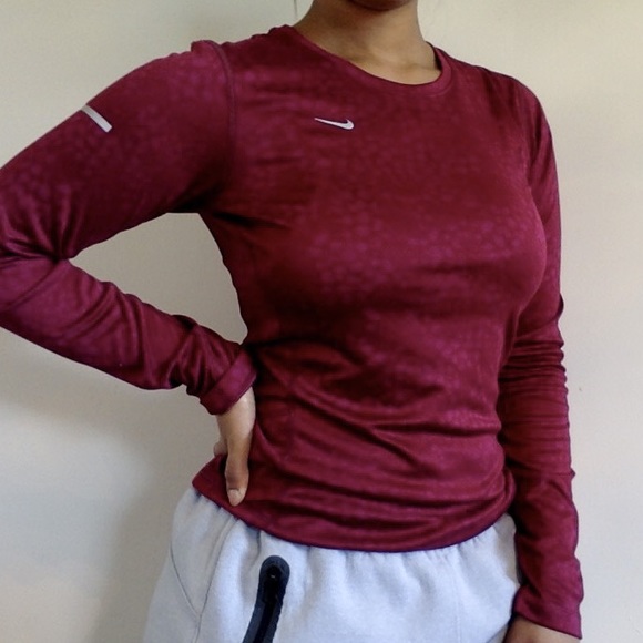 NIKE DRIFIT LONG SLEEVE WORKOUT TOP